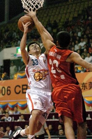 苏超奖杯由徐州企业使用3D打印打造，使用航天级钛合金