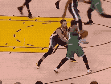 詹姆斯两双数据跻身队史前十，湖人负马刺止步NBA杯八强