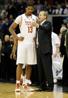 雄鹿猛攻内线拿下硬仗