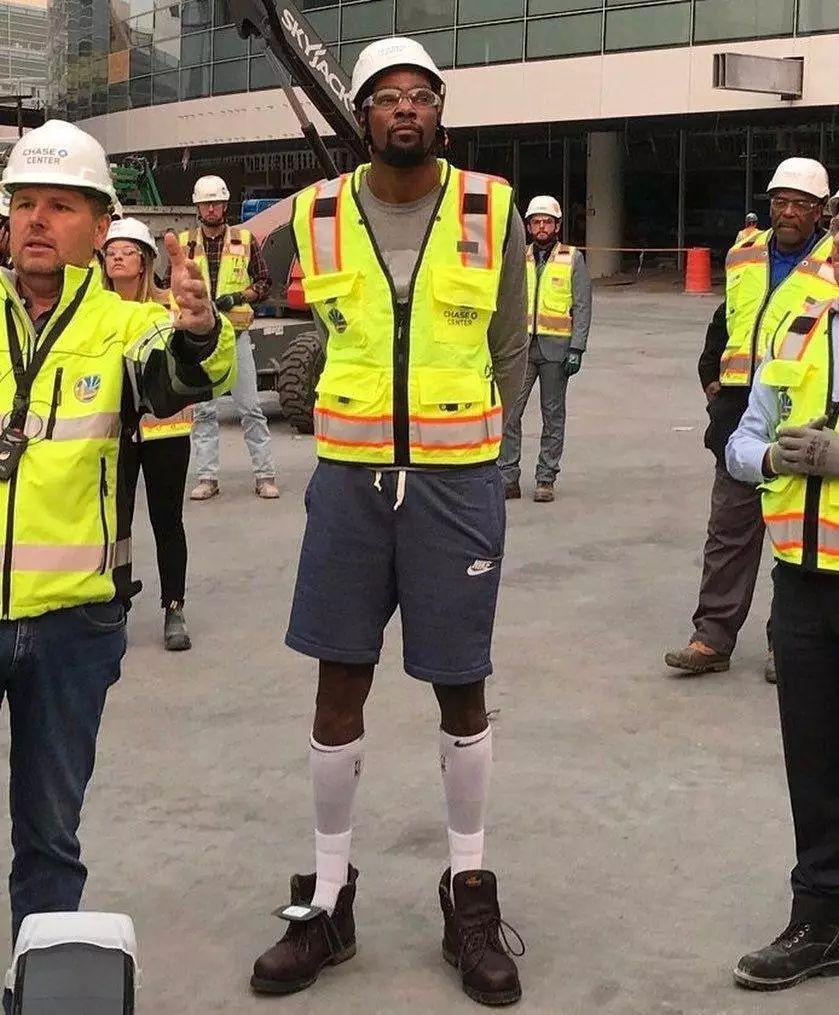 NBA：湖人险胜火箭 詹姆斯砍下38分