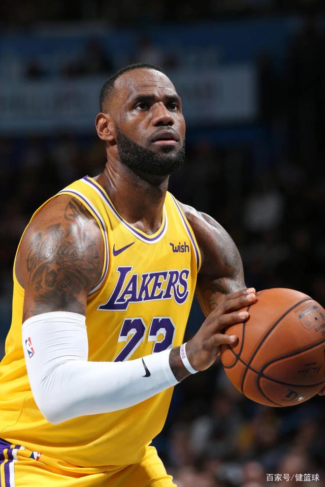 球衣颜色相近？当值主裁把维罗纳与乌迪内斯搞混了