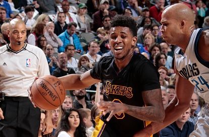 在直播镜头前被弗拉门戈球迷暴力扯头发，女记者发文呼吁尊重